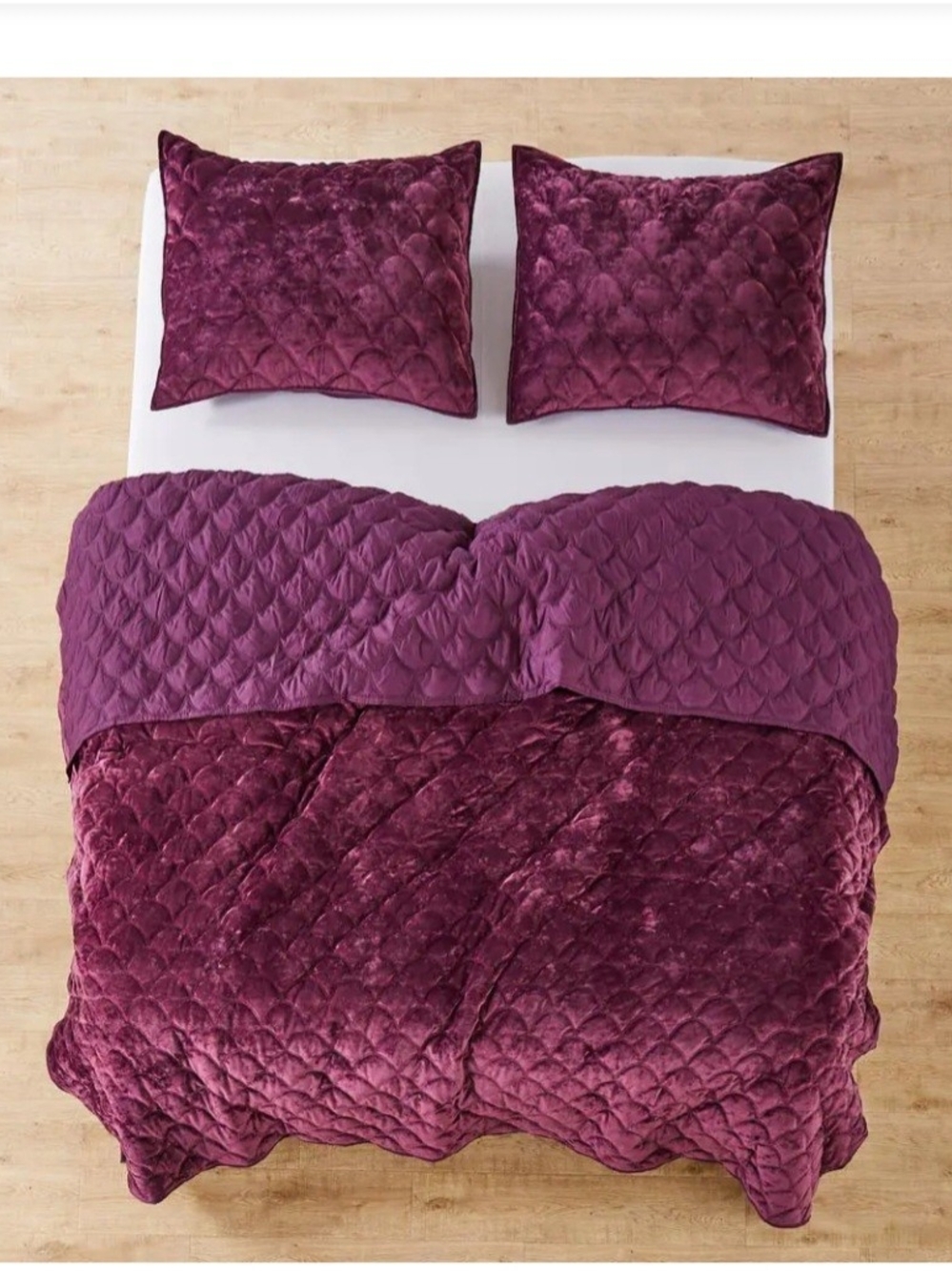 Velvet Mermaid Scalloped Comforter Set in Plum